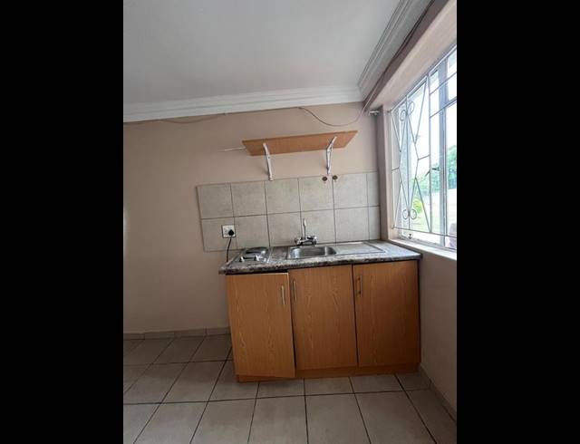 1 BEDROOM PROPERTY TO RENT IN LOMBARDY EAST